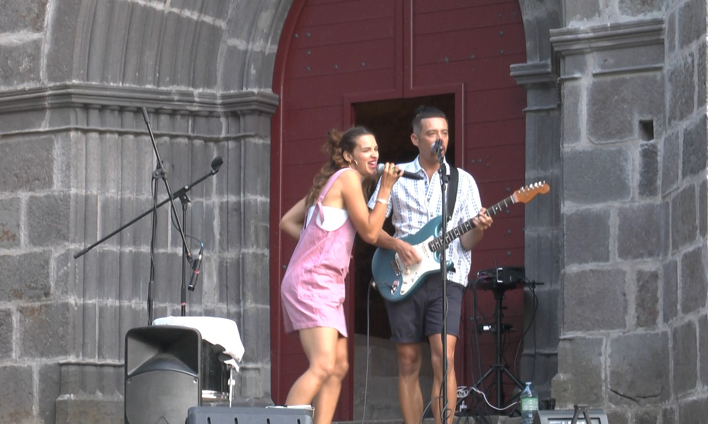 17 août 2025 : Doshinson le duo musical franco-britannique en concert à Turlande